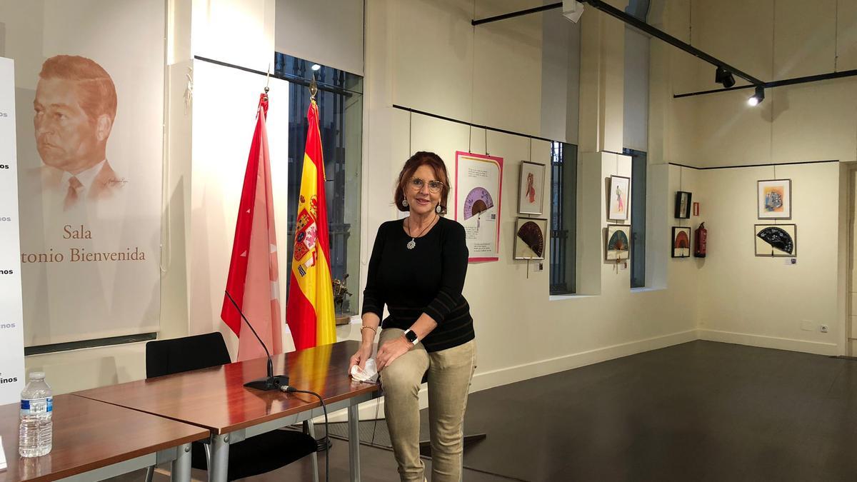 Carmina Santos, en la sala en la que están expuestas sus piezas en Las Ventas.