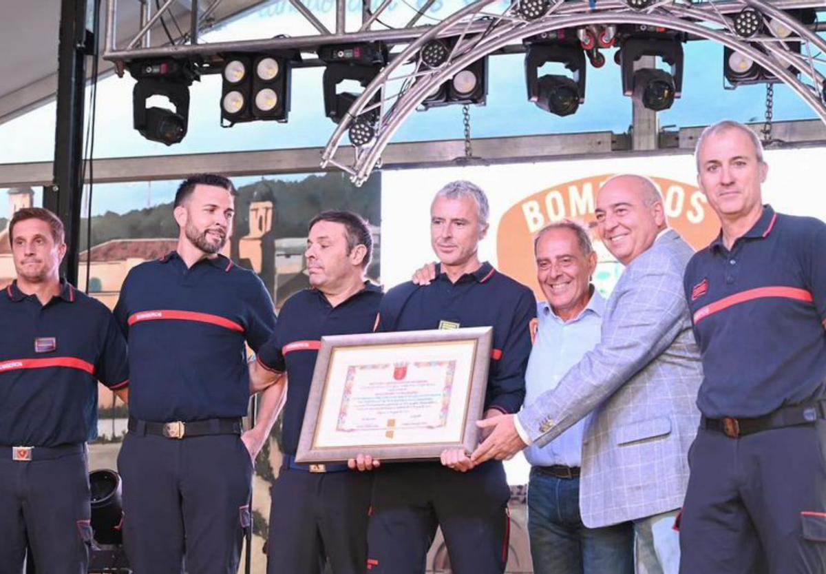 Azuara reconoció también a los Bomberos de la DPZ. | SERVICIO ESPECIAL