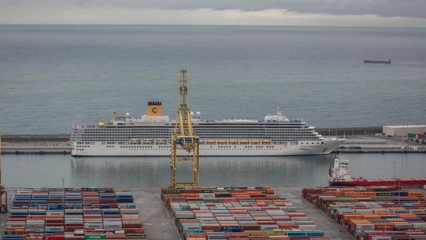 Un crucero en el Puerto de Barcelona.