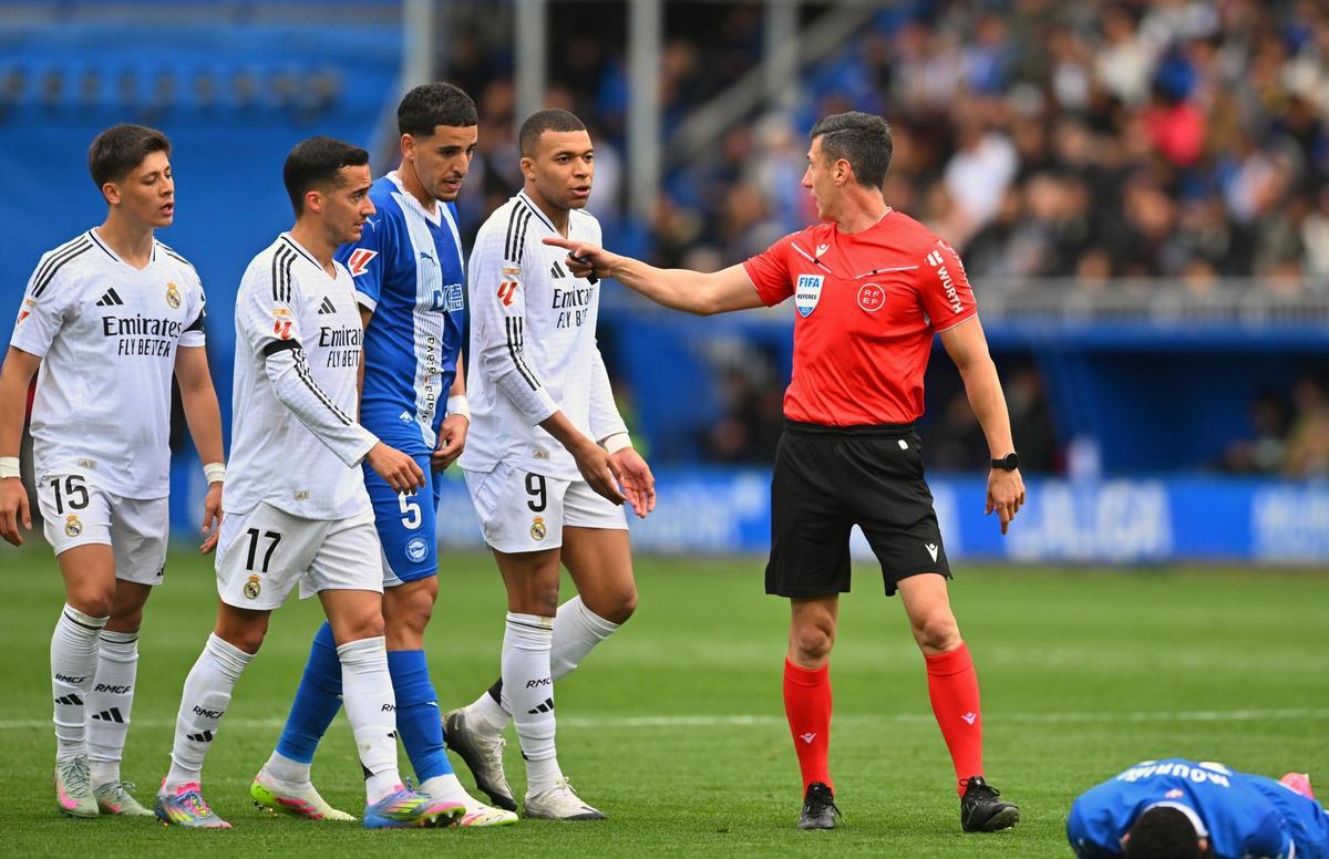 Mbappé, expulsado ante el Alavés