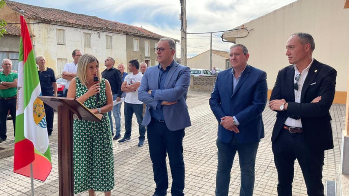 Acto de presentación de la bandera y escudo de Calzadilla de Tera.