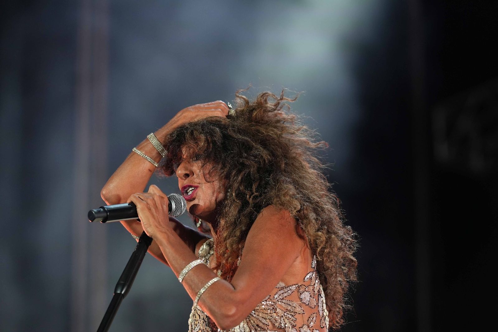 Rosario Flores enciende el Teatro de la Axerquía