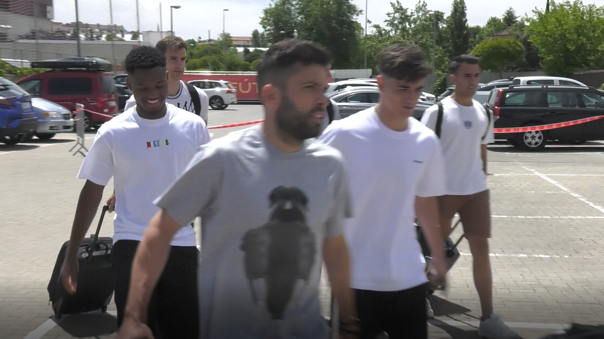 La selección española llega a la Ciudad de Fútbol de Las Rozas