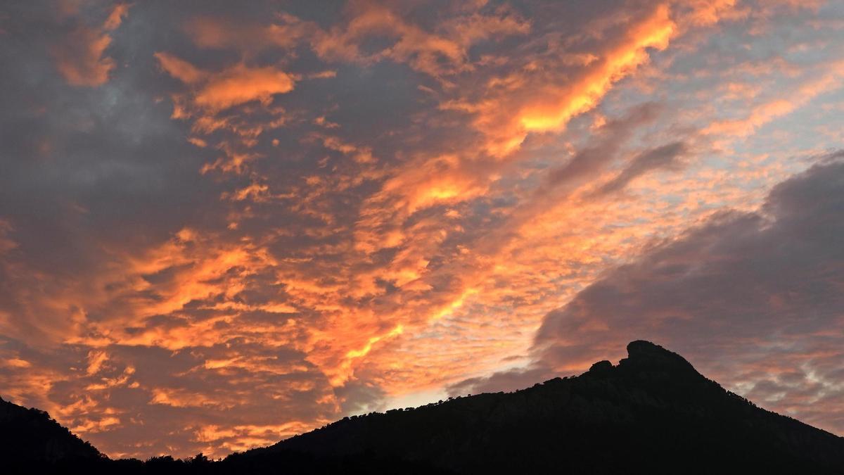 Posta de sol a Sant Llorenç de Morunys.