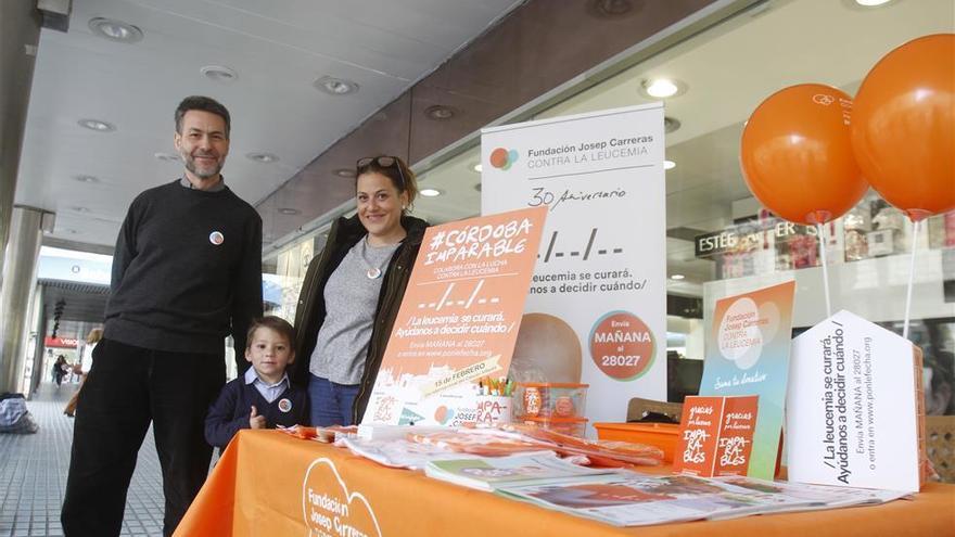 Mesa informativa contra la leucemia infantil del equipo Imparables Córdoba