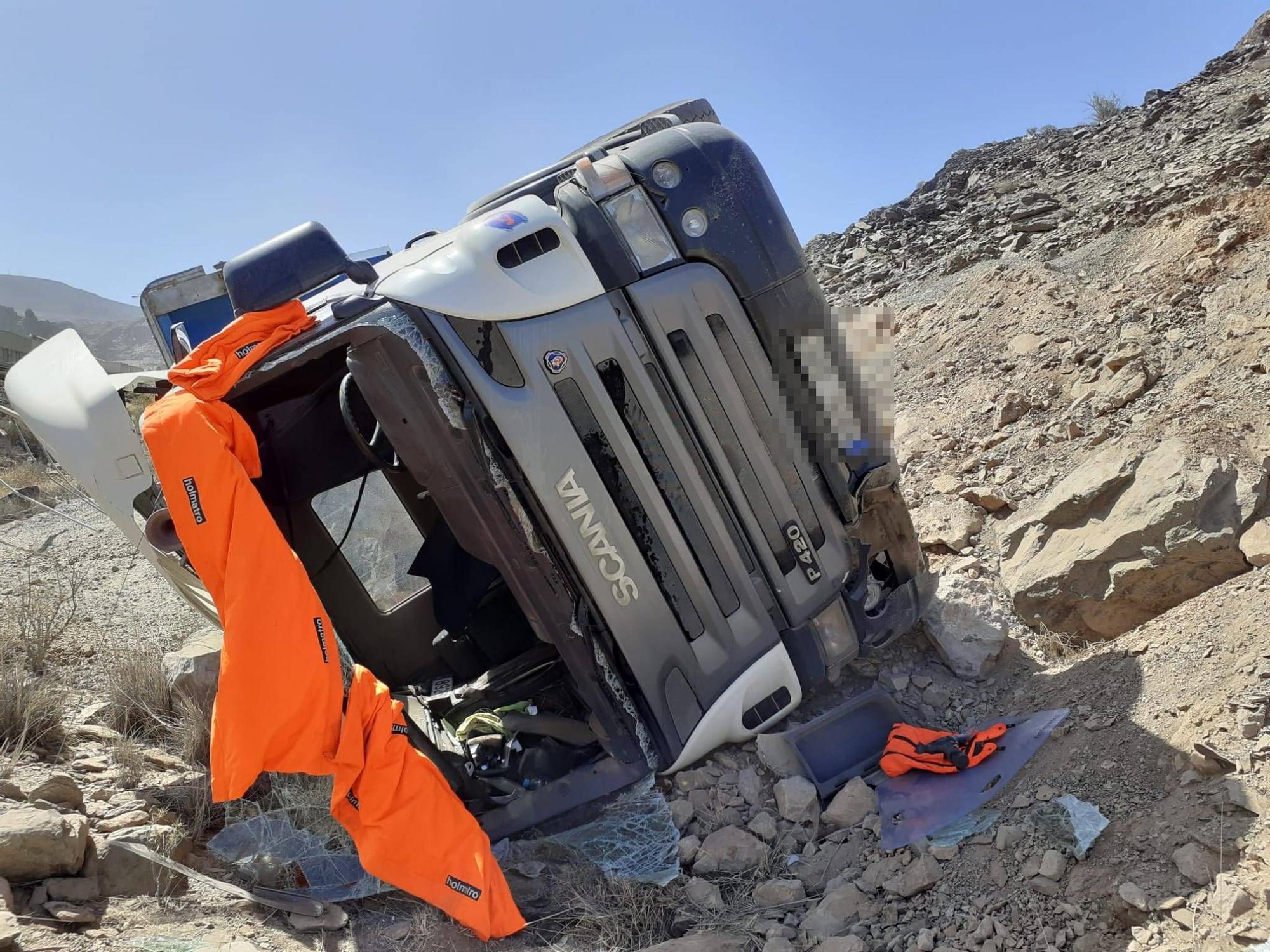 Vuelco de un camión en Juan Grande