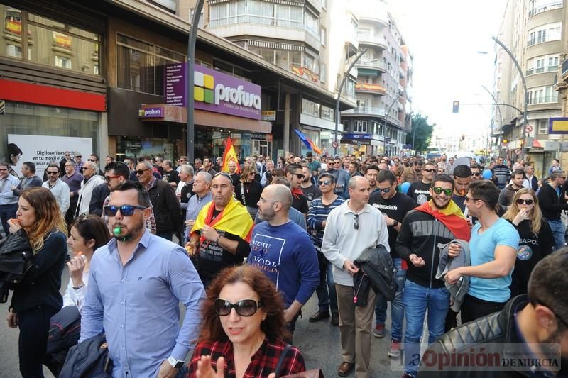 Miles de policías claman en Murcia para exigir "equiparación real" de sus salarios