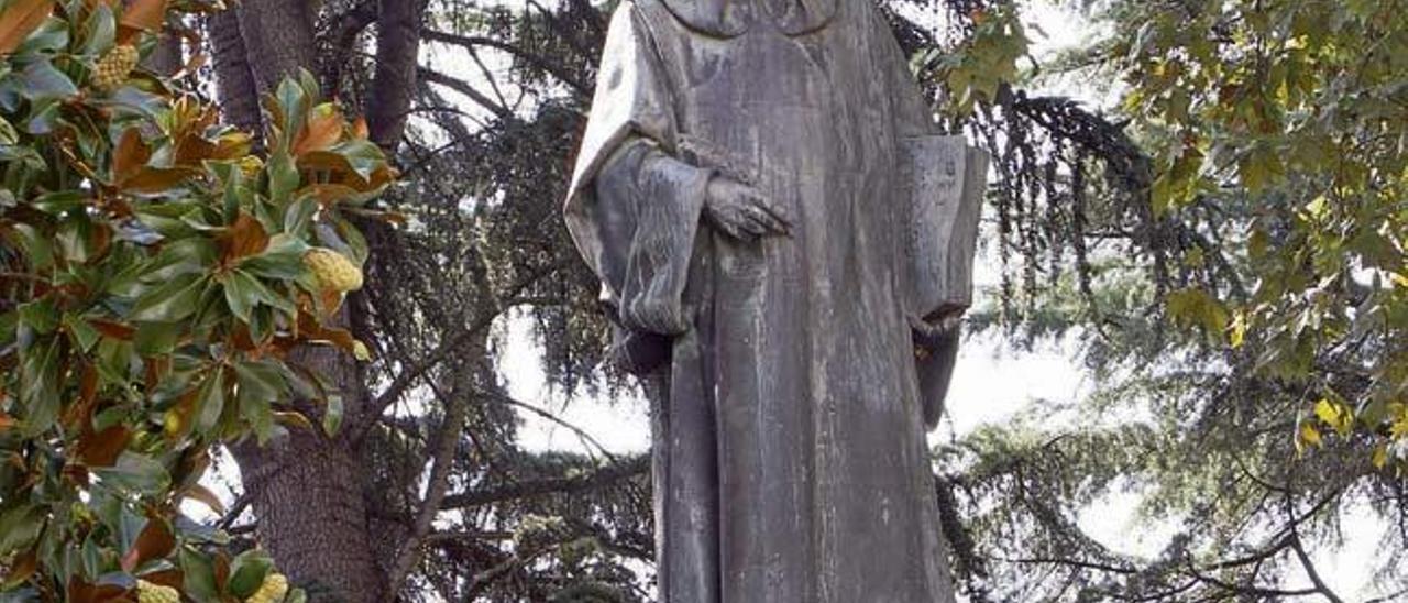 Estatua do P. Feixóo en Ourense.// IÑAKI OSORIO