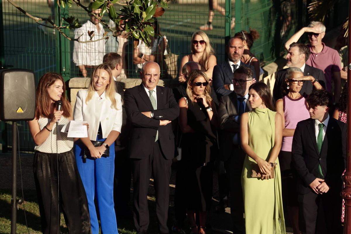 El Centro Asturiano de Oviedo abre sus fiestas con el pregón de la pediatra Lucía Galán El Centro Asturiano de Oviedo abre sus fiestas con el pregón de la pediatra Lucía Galán