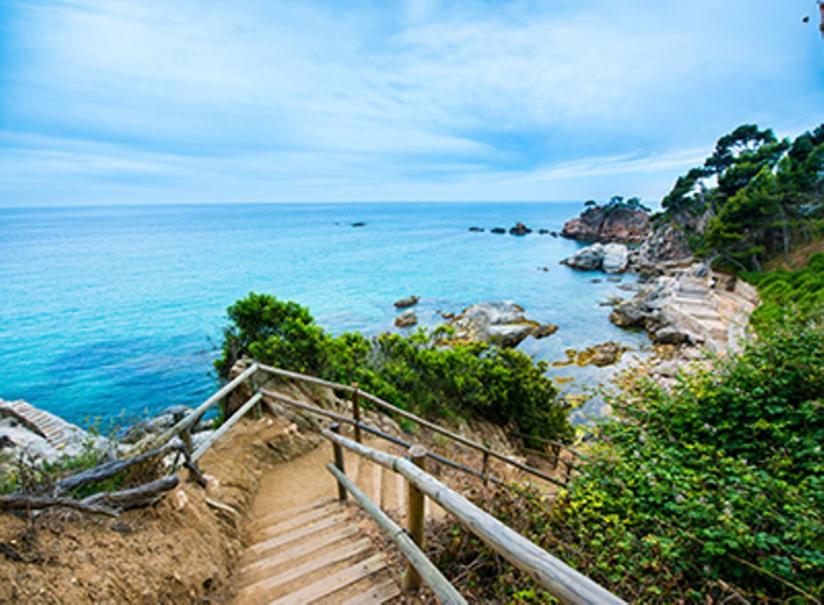 Una de les vistes panoràmiques que ofereix el Camí de Ronda de Lloret de Mar. Una de les vistes panoràmiques que ofereix el Camí de Ronda de Lloret de Mar.