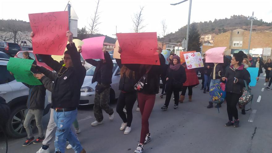 L&#039;entorn familiar i amics de les bessones de Sallent clamen justícia i critiquen les escoles