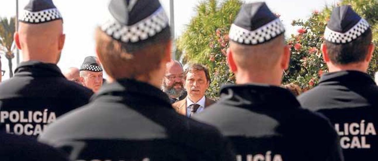 Mateo Isern, durante la presentación de una nueva unidad policial en marzo de 2012.