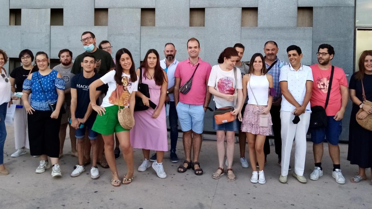 Miembros de Astrapace que se presentaron a una oposición a celador.