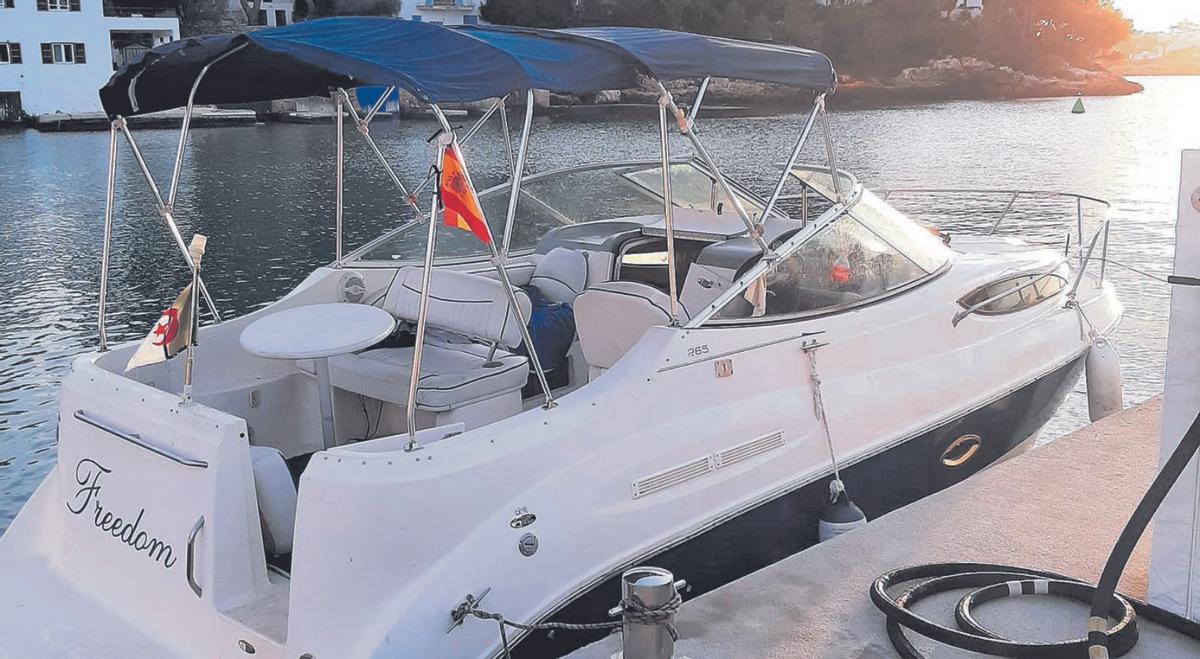 La lancha de recreo con migrantes interceptada en febrero de 2021 en Cala d’Or. | DM