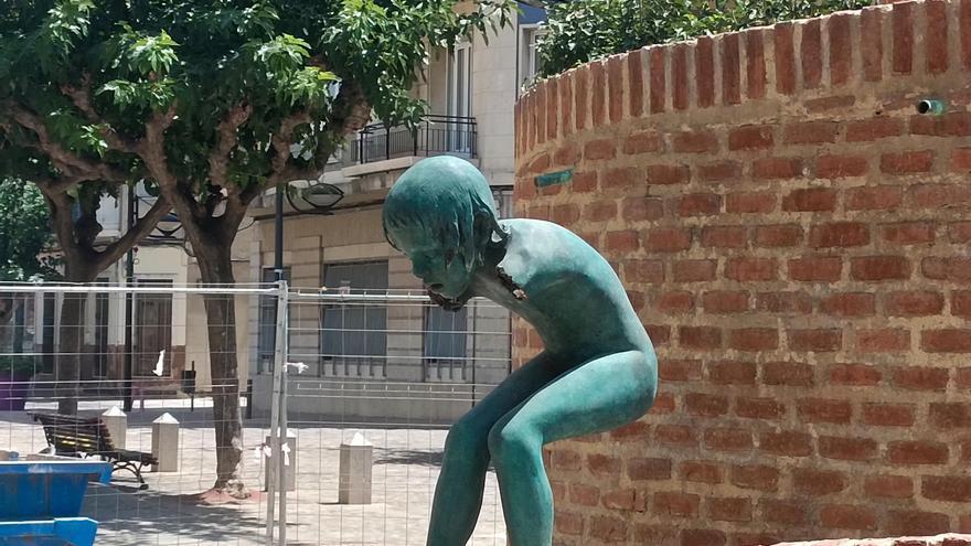 Roban una tercera escultura de Manolo Boix en la fuente vandalizada de Albalat de la Ribera