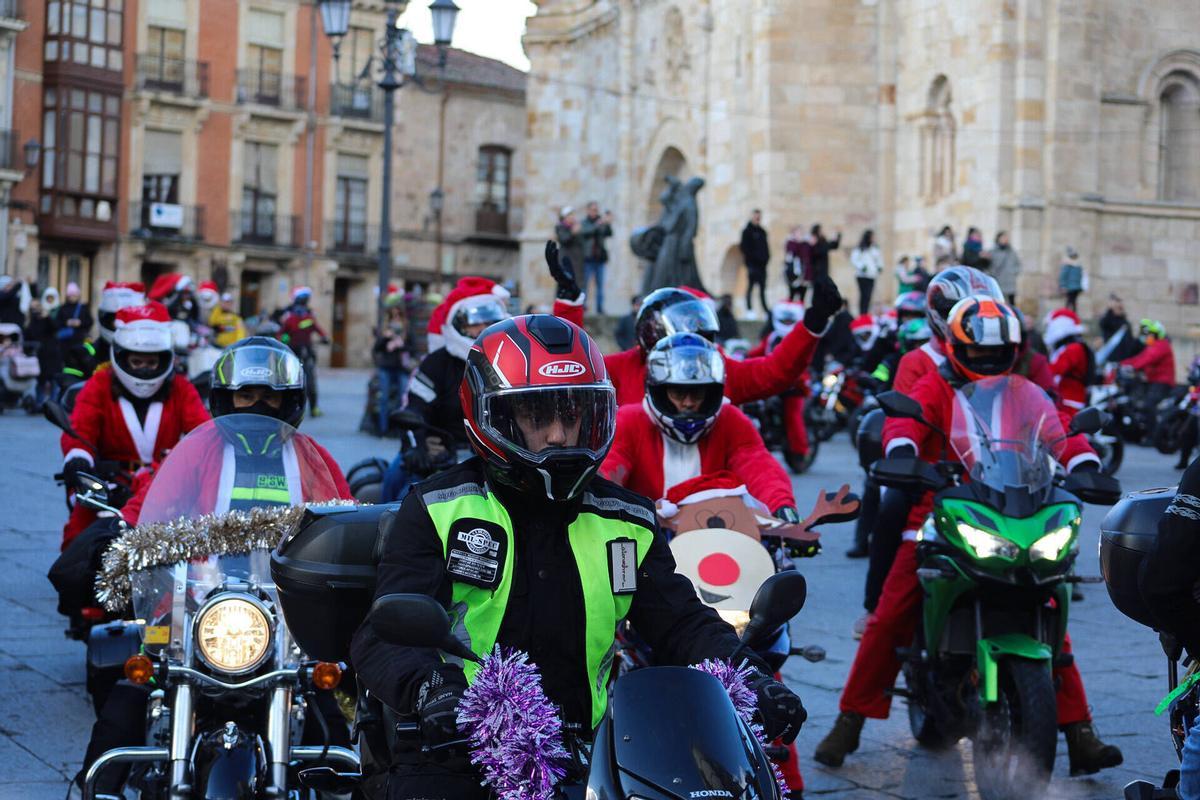 Zamora. Plaza Mayor. Papanoelada motera.