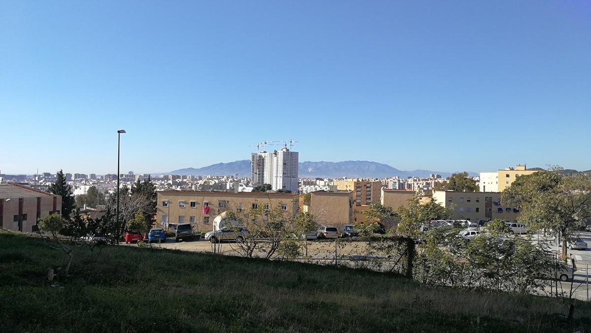 Vista de Málaga con la presencia de la torre de Martiricos, este febrero de 2023.