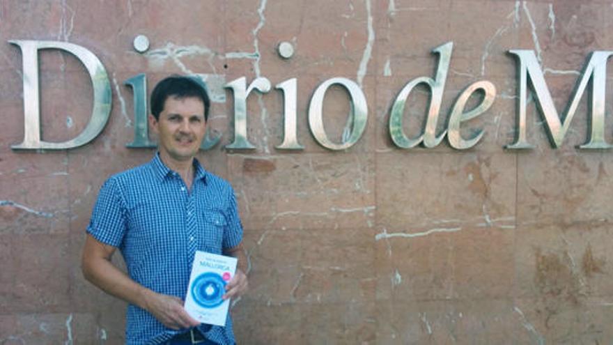 David Christie recogiendo su libro en Diario de Mallorca