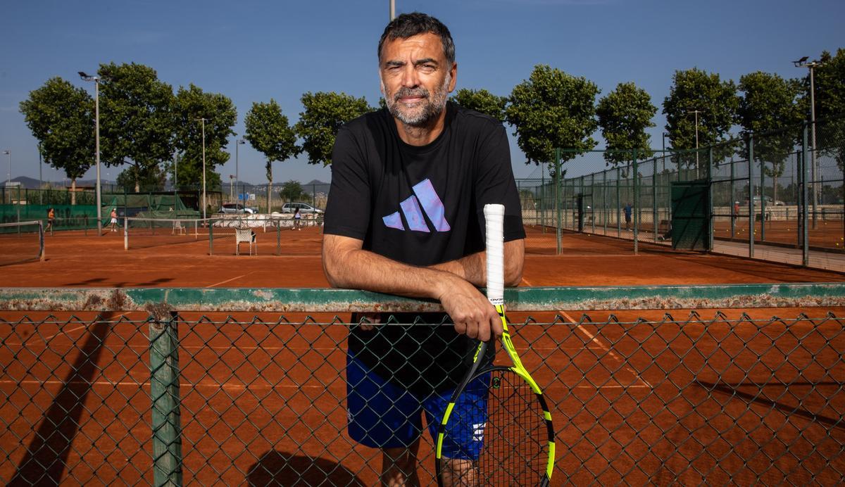 Sergi Bruguera, en las pistas del Centre Municipal de Tennis de Cornellà.