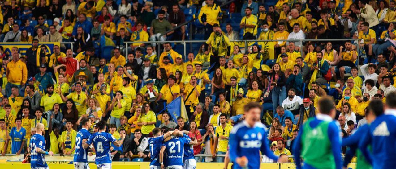 Los jugadores del Oviedo celebran su gol | Grabiel Jiménez