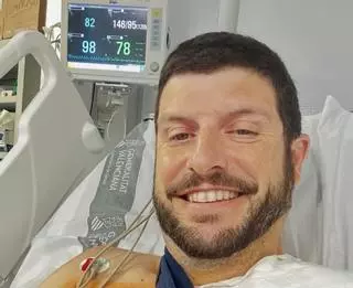 Alegato por la sanidad pública de Carles Esteve (Compromís) desde una cama de hospital