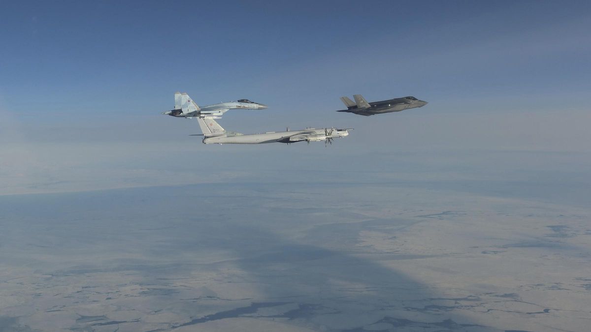EEUU intercepta varios aviones militares rusos cerca de Alaska