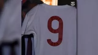 Jordi Cruyff cede la legendaria camiseta blanca de su padre al Museu