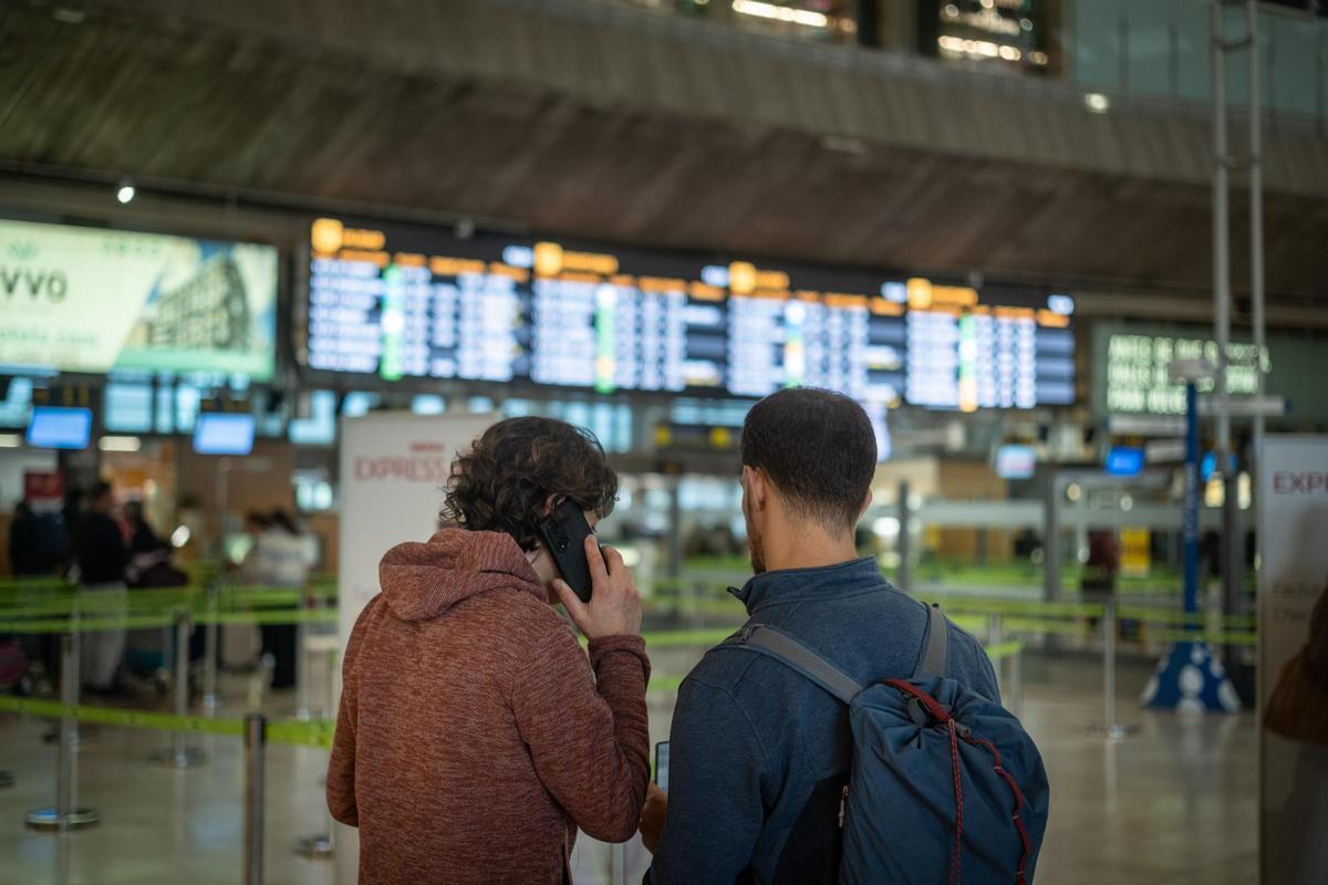 Aeropuerto de Tenerife Norte, este viernes, cuando también se produjeron cancelaciones y desvíos por la meteorología.