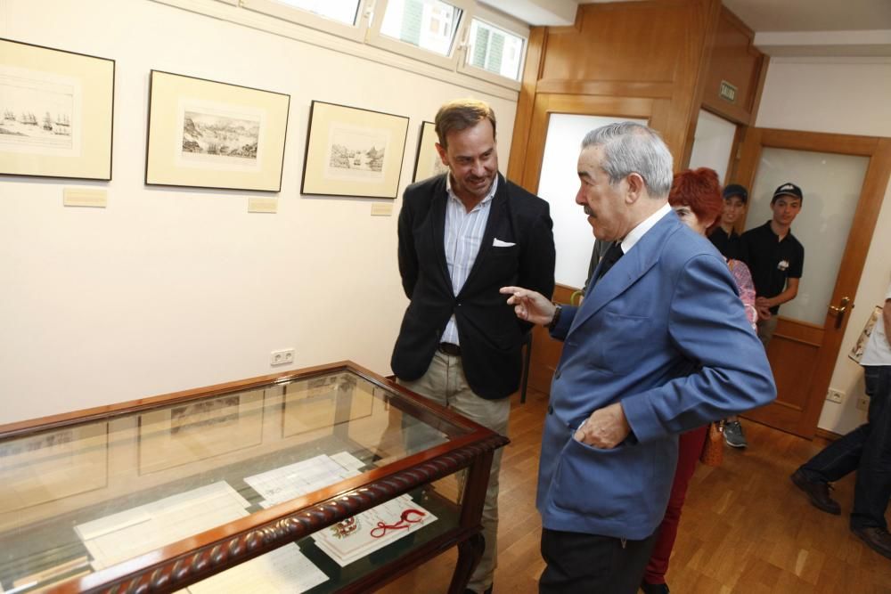 Un encuentro en la costa gijonesas y un homenaje a Alvargonzález