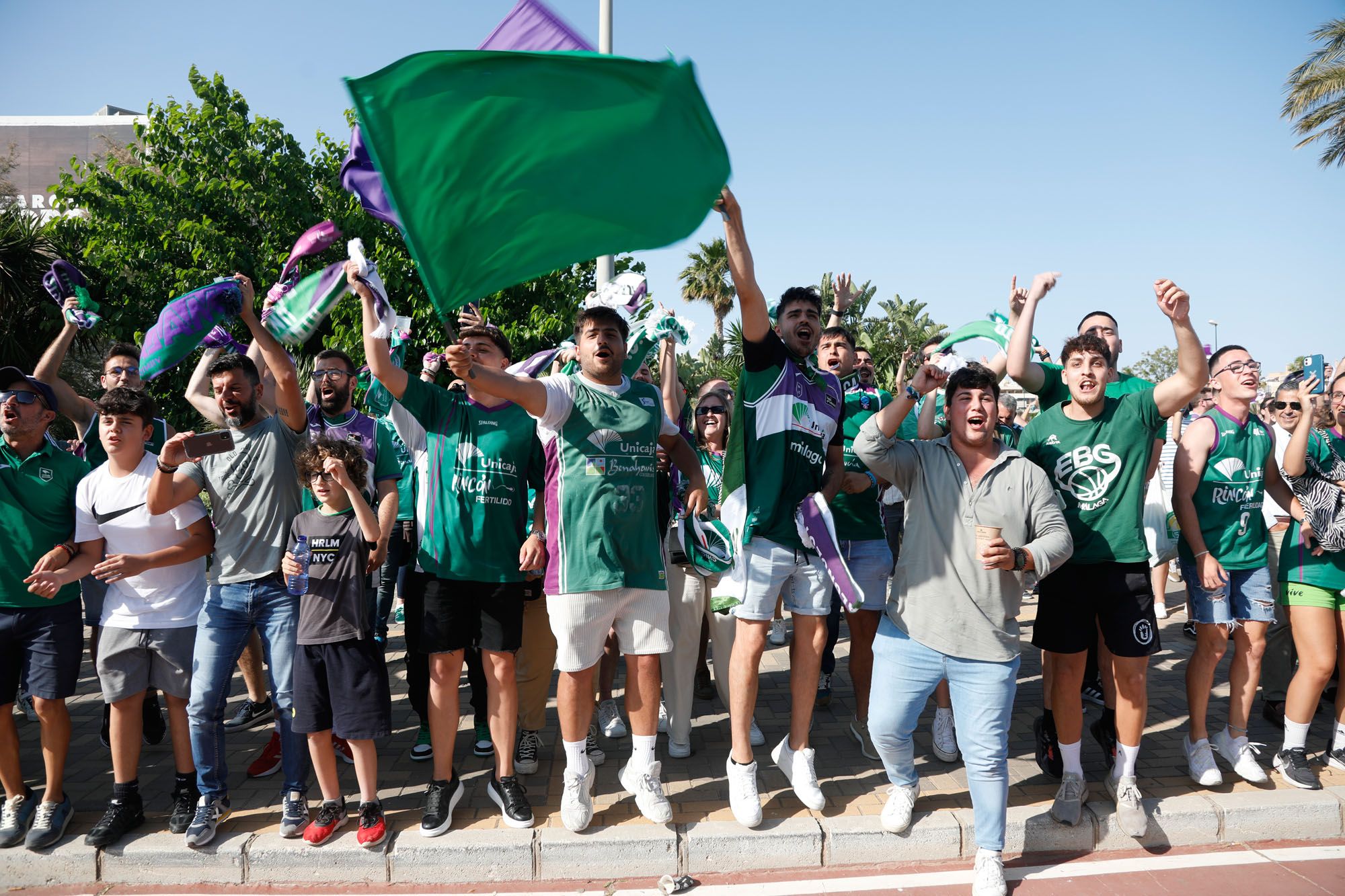 El recibimiento al Unicaja para la Final Four de la BCL, en imágenes