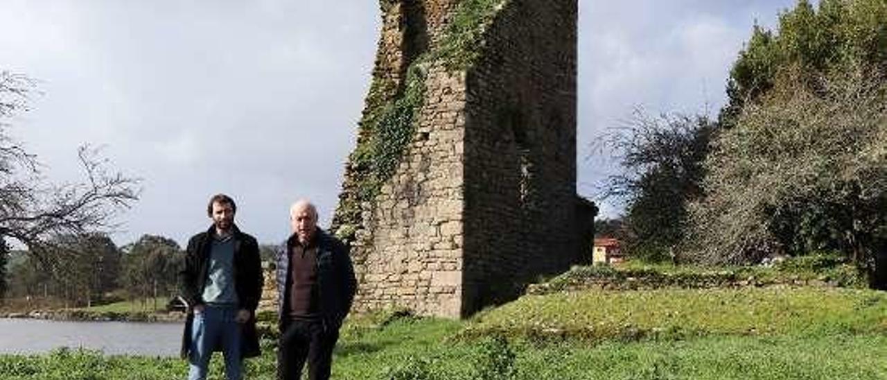 Francisco Núñez y Xoán Castaño, en las Torres do Oeste. // FdV