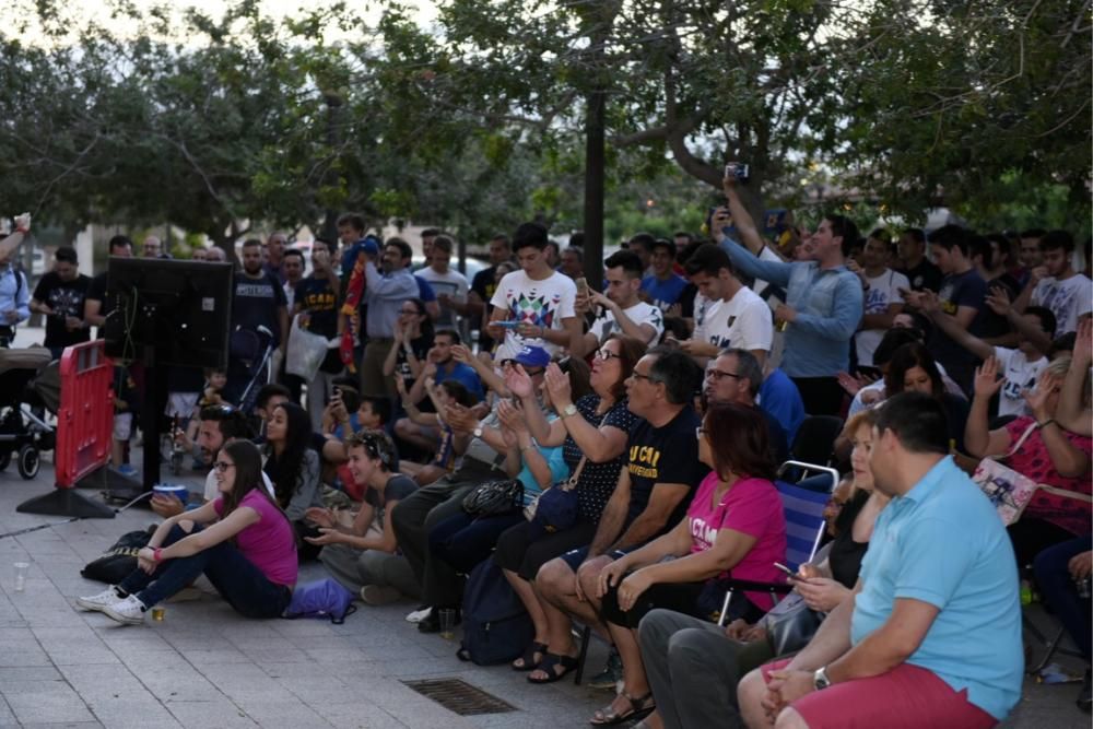 Los aficionados del UCAM lo celebran desde la universidad