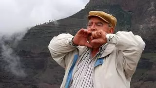 La única lengua en España que no se habla ni se escribe: existe una isla donde se silba para comprar el pan