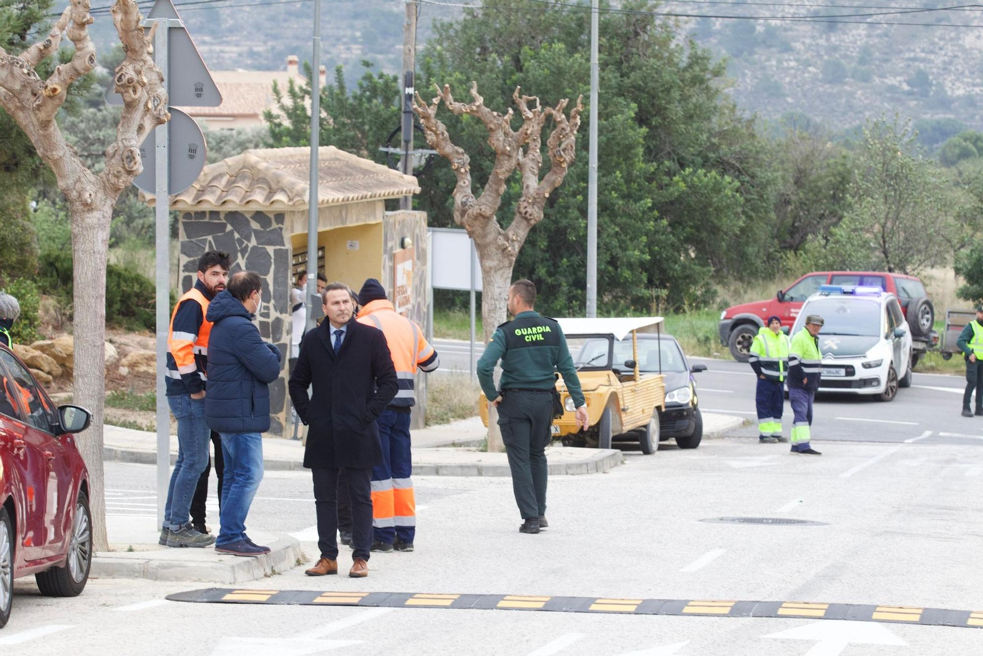 Fuerte incendio forestal en Aigües en una zona llena de chalés y cercana al casco urbano