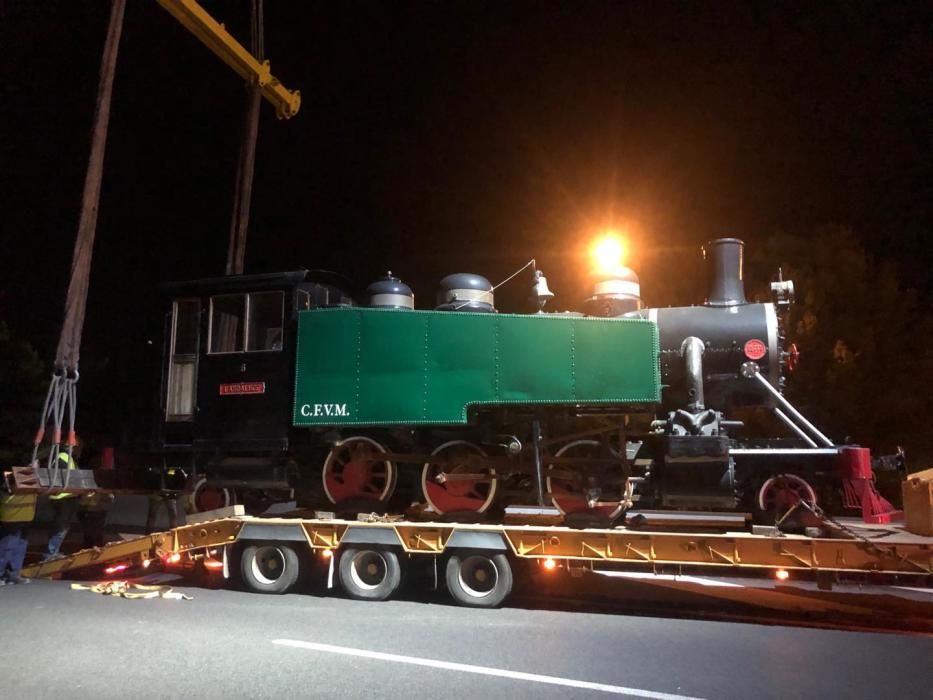 Trasladan una antigua locomotora de vapor para su restauración en Marratxí