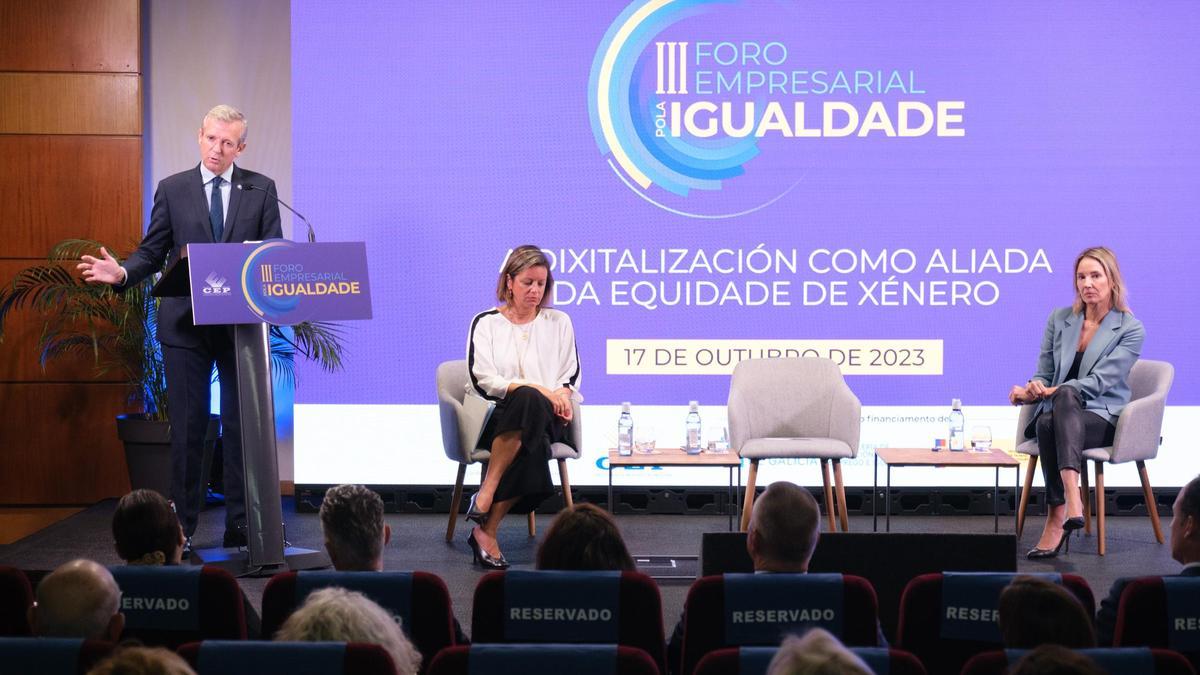 Alfonso Rueda durante su intervención en el III Foro empresarial pola igualdade
