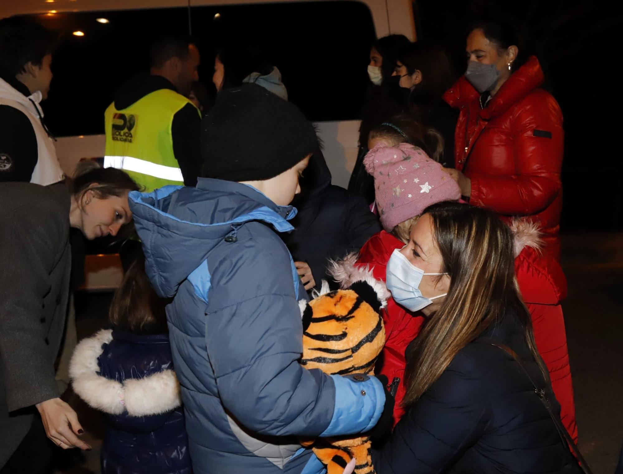 La caravana humanitaria de Policía Solidaria llega a Zaragoza con 18 menores y cuatro adultos