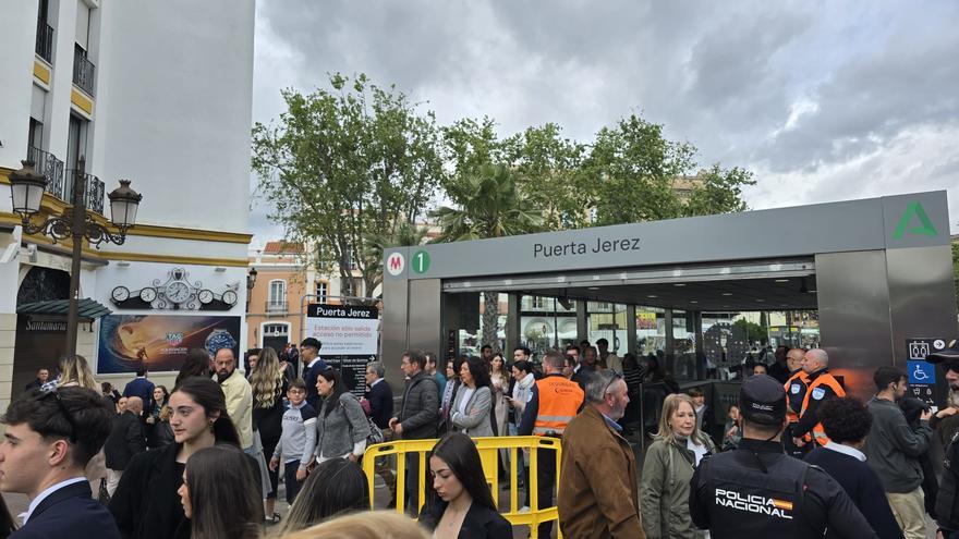 Entrenúcleos satura el metro en Olivar de Quintos y Puerta de Jerez prolonga su crisis: "Será cerrada en muchas más ocasiones"