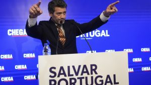 El líder de Chega, André Ventura, en un acto con sus seguidores en Lisboa, el pasado 19 de mayo.