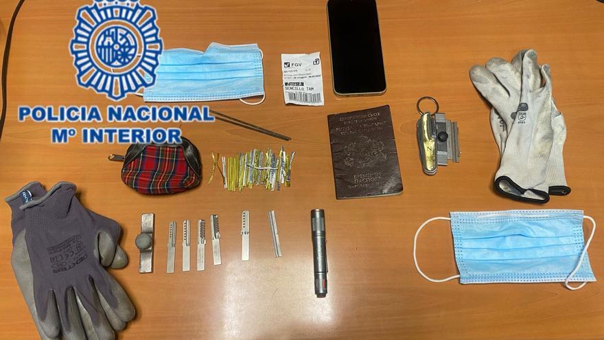 Dos detenidos tras un robo en una casa de Alicante mientras sus habitantes dormían