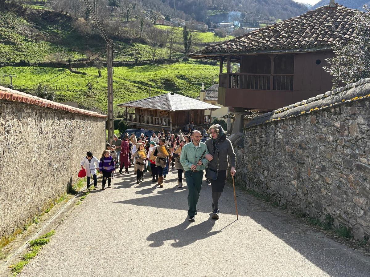 Un carnaval como los de antes en los pueblos cangueses de Sonande y Llamera