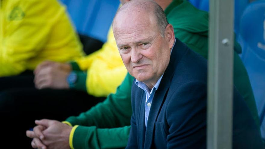 Pepe Mel, en el banquillo, durante el UD-Cádiz.