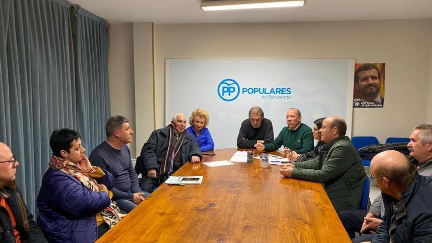 Imagen de la reunión en la sede del PP el miércoles por la noche.