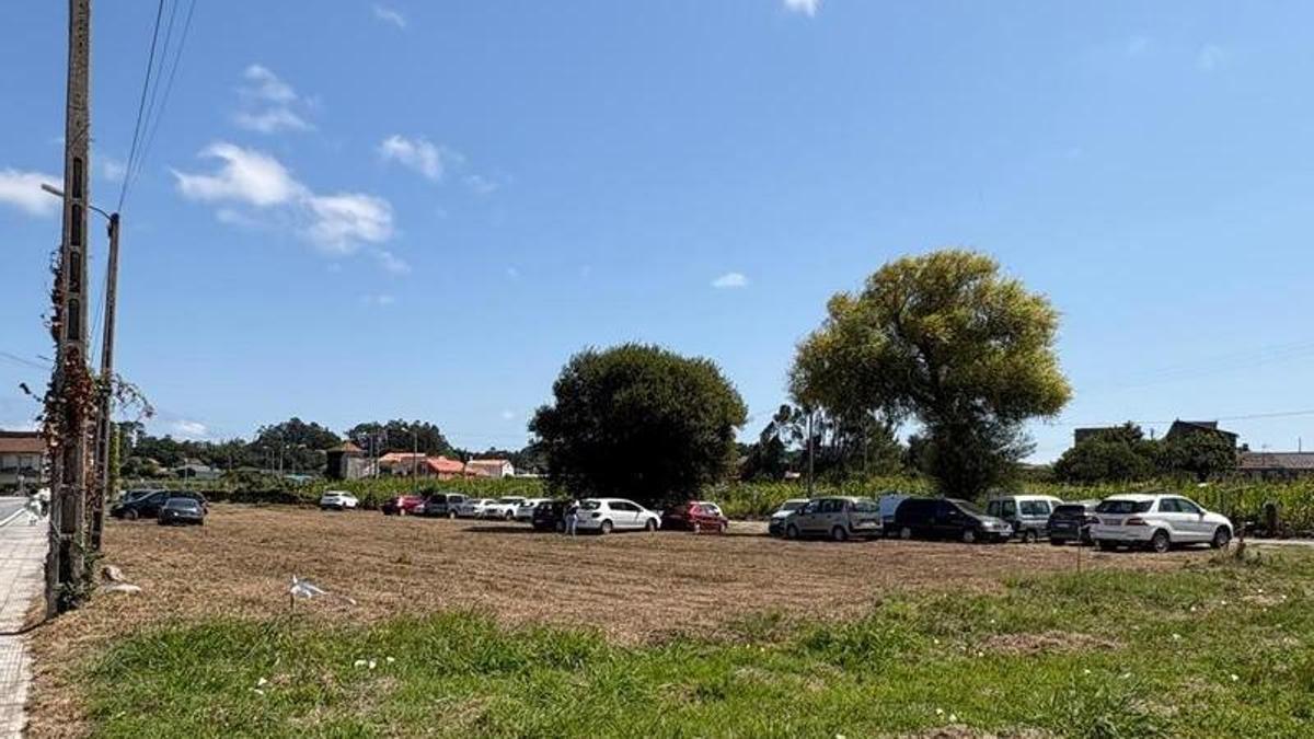 Vista del nuevo aparcamiento público de Vilanova, en Caleiro.