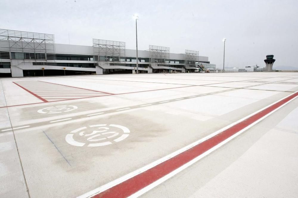 Ruta en imágenes por el aeropuerto de Corvera