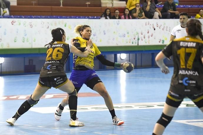 26-02-20 DEPORTES. PABELLON DE LAS REMUDAS. BARRIO DE LAS REMUDAS. TELDE. Partido de balonmano femenino entre el Remudas Rocasa y el Guardés disputado en Pabelloon Antonio Moreno del barrio teldense de Las Remudas.    Fotos: Juan Castro.  | 26/02/2020 | Fotógrafo: Juan Carlos Castro