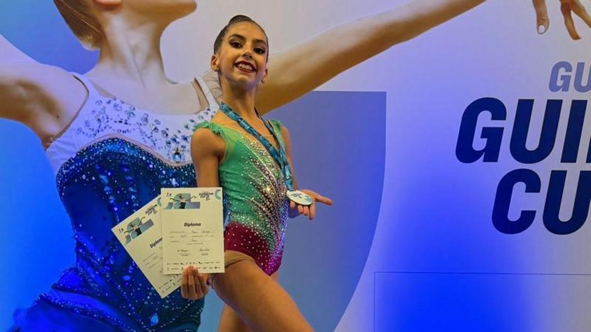 María Germán, gimnasta del club Nashira de Plasencia, oro en Portugal.