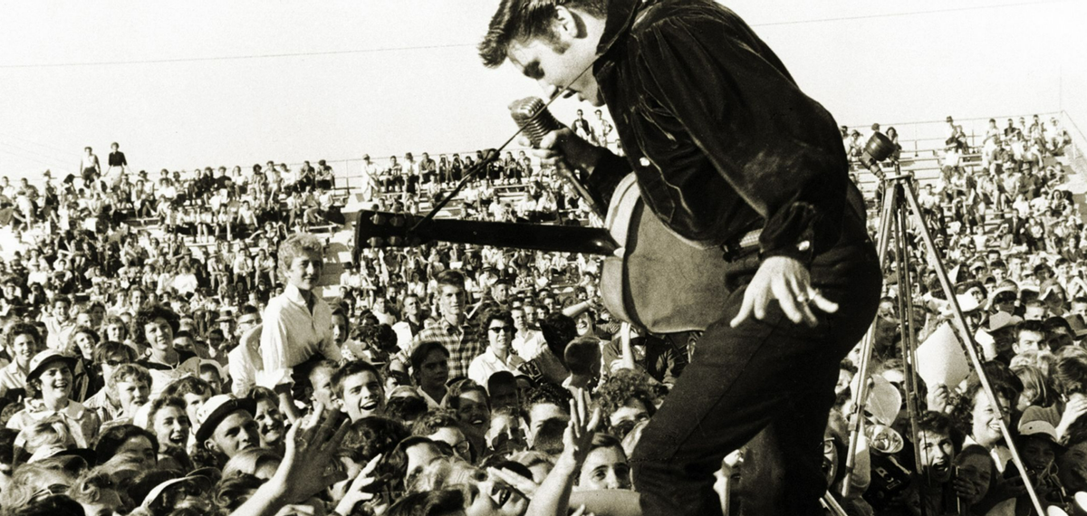 La pobreza brindó a Elvis contacto directo con el góspel y el blues negros.