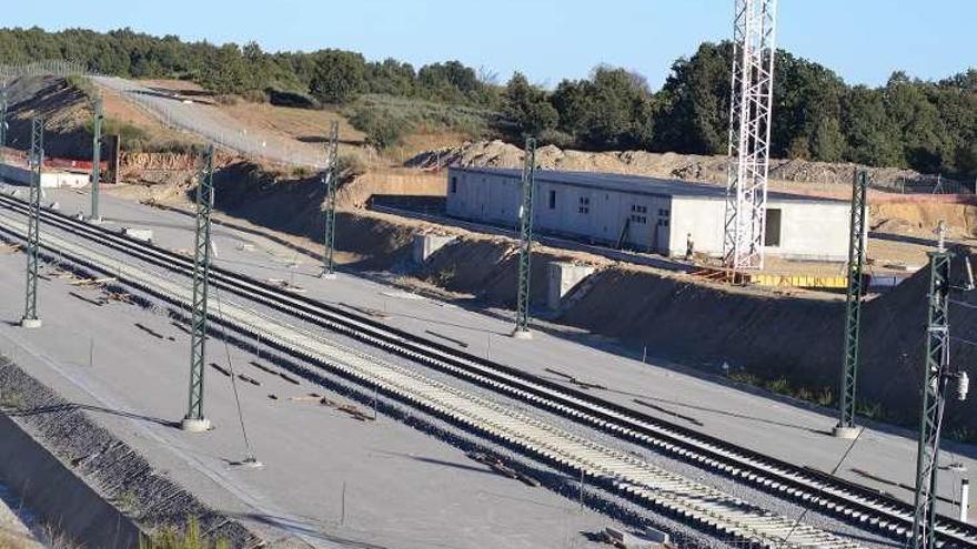 Edificio Técnico del Puesto de Adelantamiento y Estacionamiento de trenes.