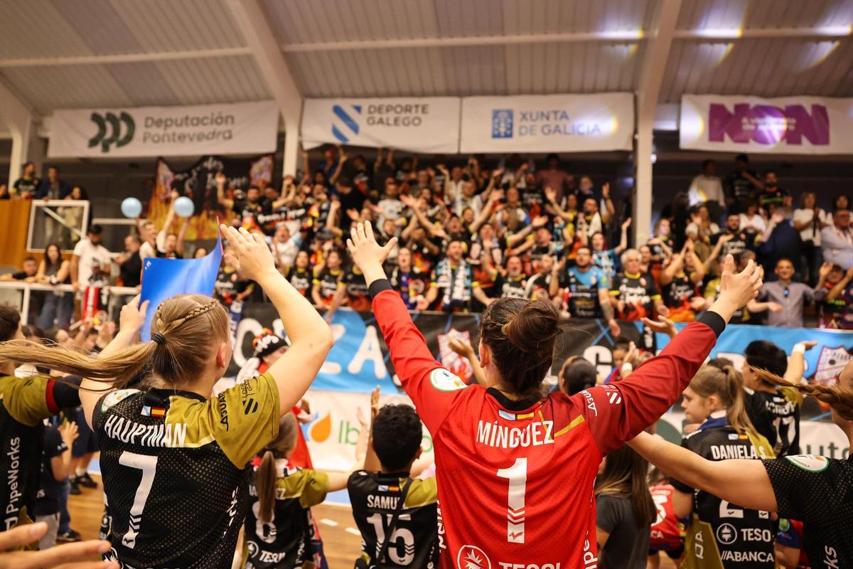 La plantilla del Mecalia agradece el apoyo de la afición.